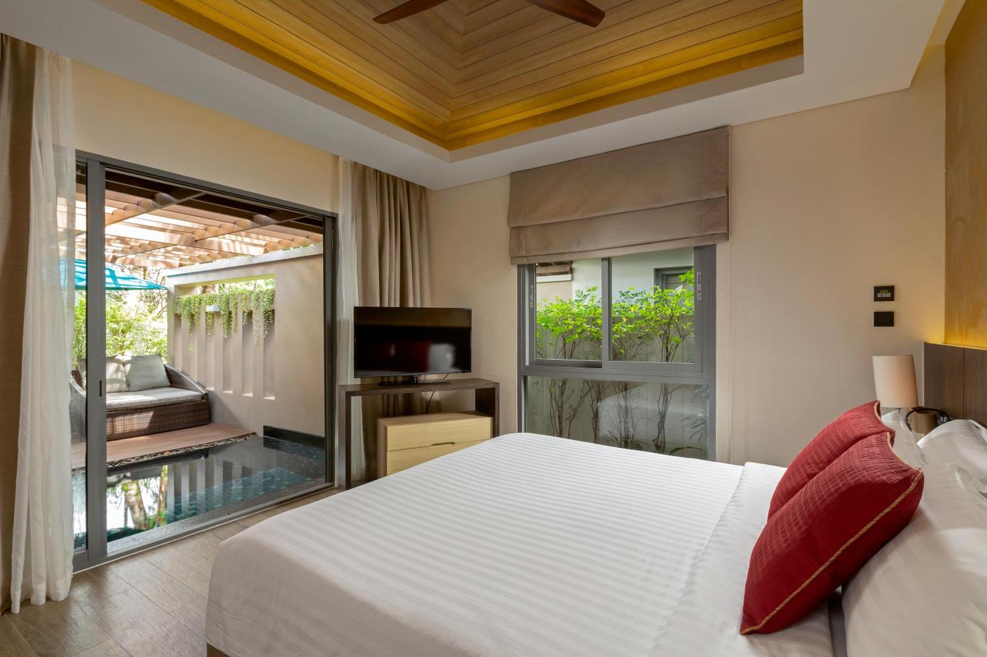 Grand Mercure Phuket Patong Екстер'єр фото A bedroom at the hotel