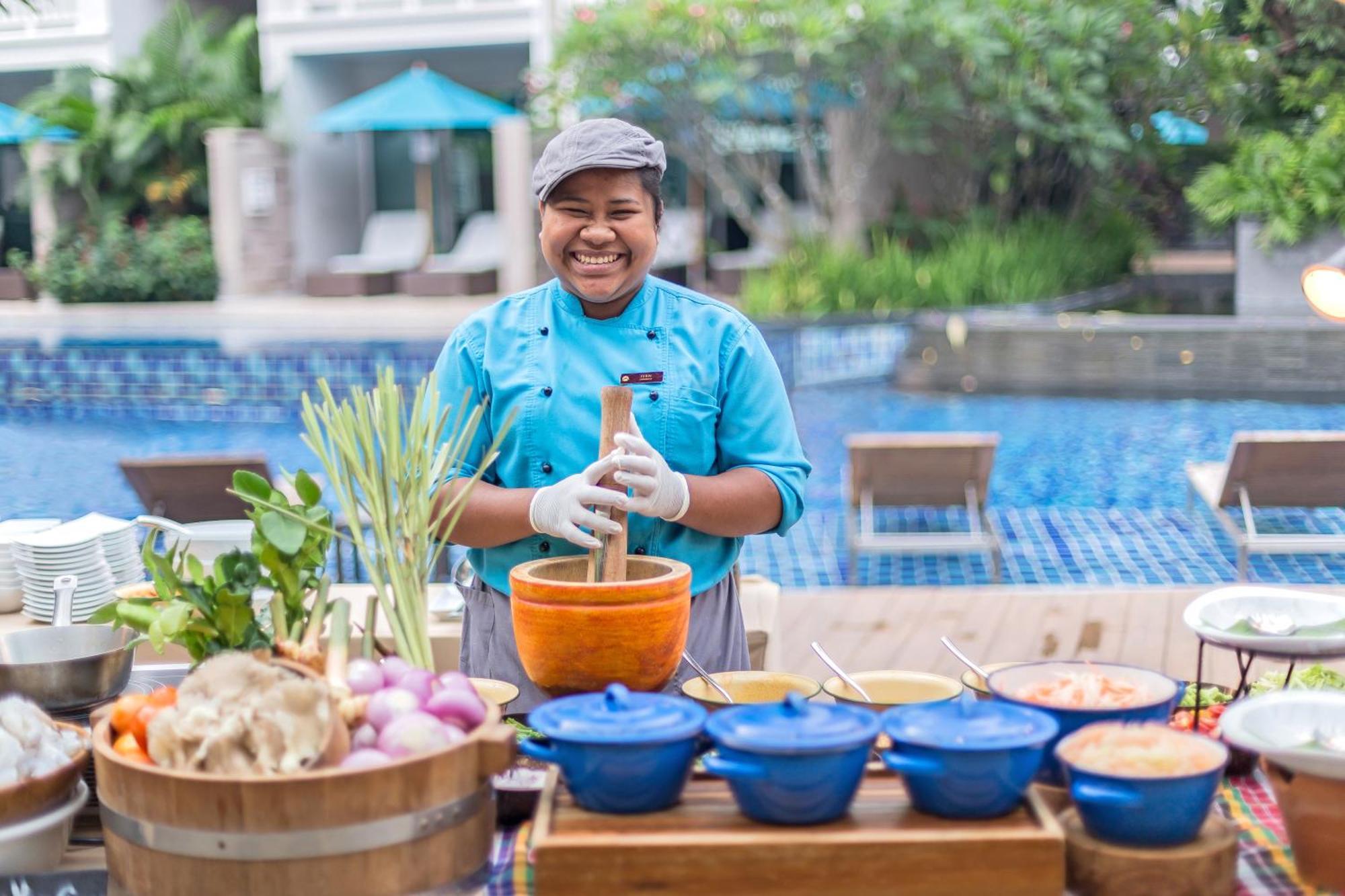 Grand Mercure Phuket Patong Екстер'єр фото Thai cuisine