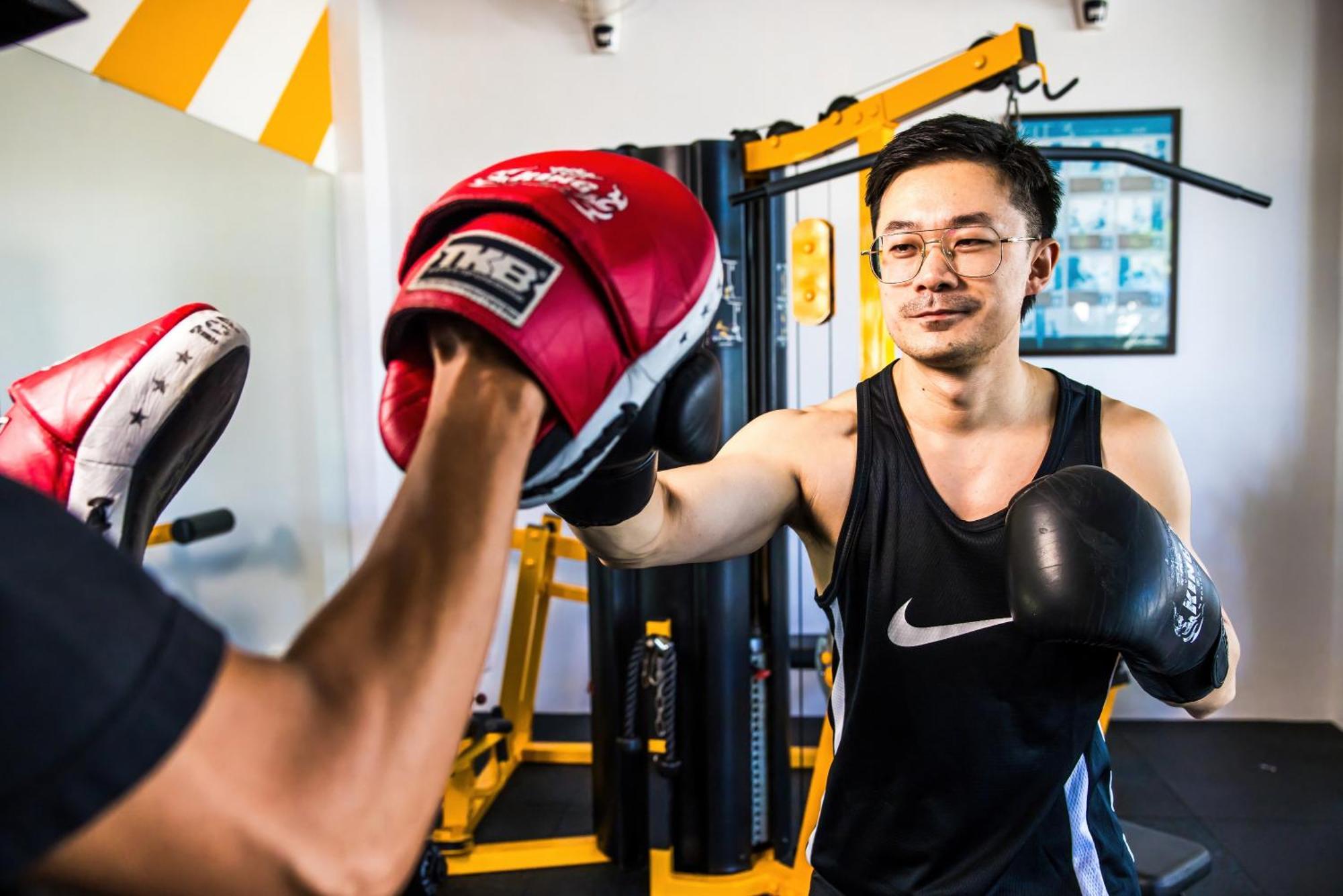 Grand Mercure Phuket Patong Екстер'єр фото A boxer training with a heavy bag