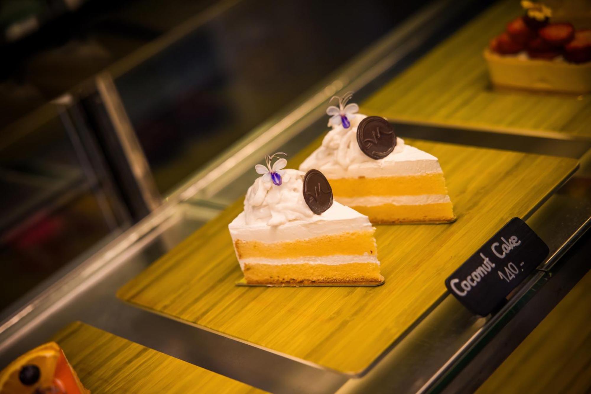 Grand Mercure Phuket Patong Екстер'єр фото Coconut cake