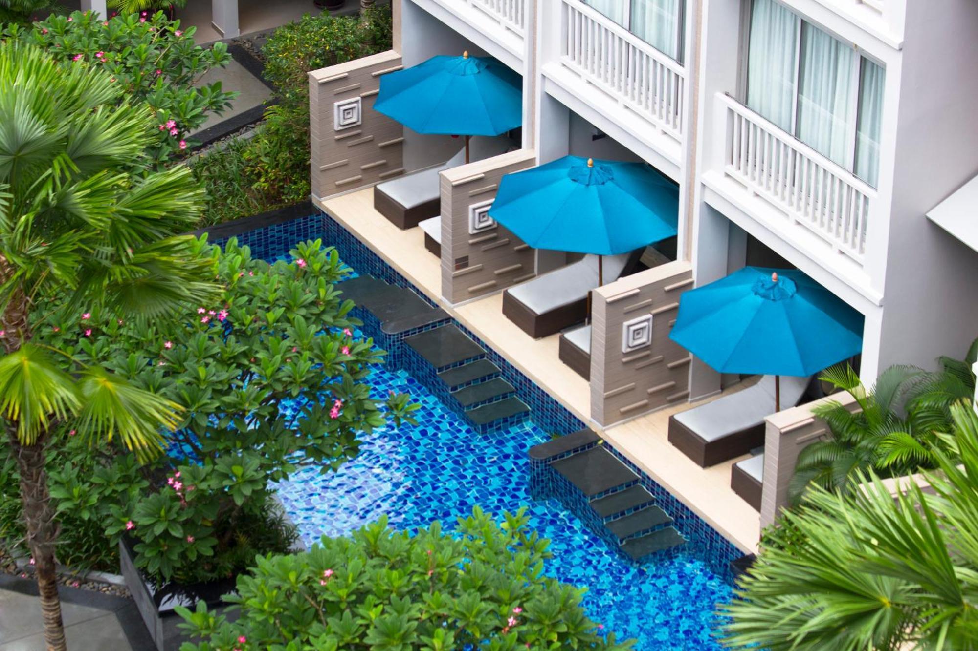 Grand Mercure Phuket Patong Екстер'єр фото The swimming pool at the hotel