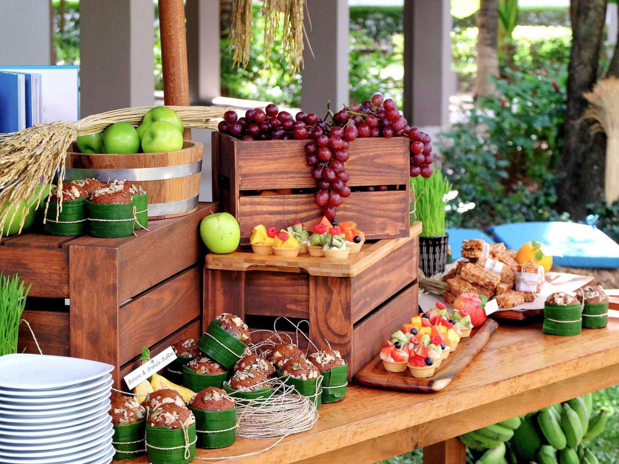 Grand Mercure Phuket Patong Екстер'єр фото A dessert buffet