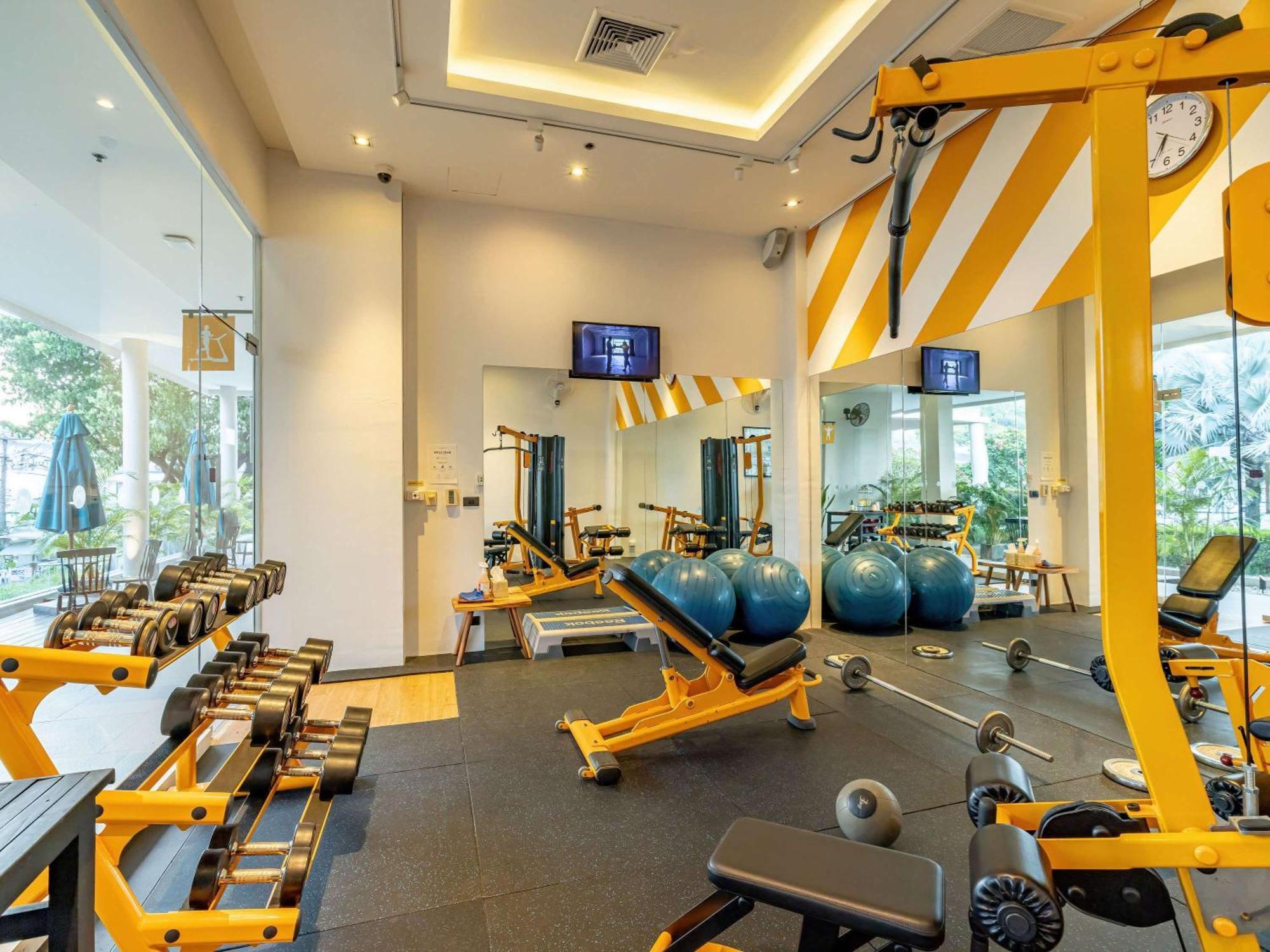 Grand Mercure Phuket Patong Екстер'єр фото The gym at the hotel